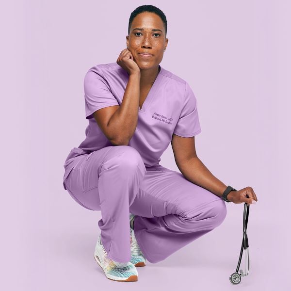 What are the Top Scrub Brands for Veterinary Professionals?